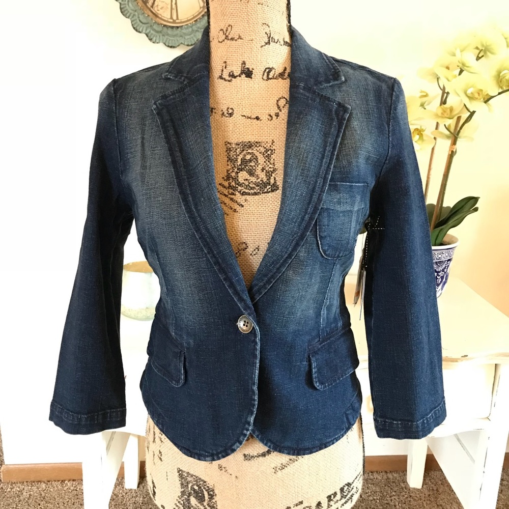 Jessica Simpson collared jean jacket